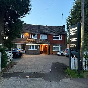 High Trees Guest House Gatwick